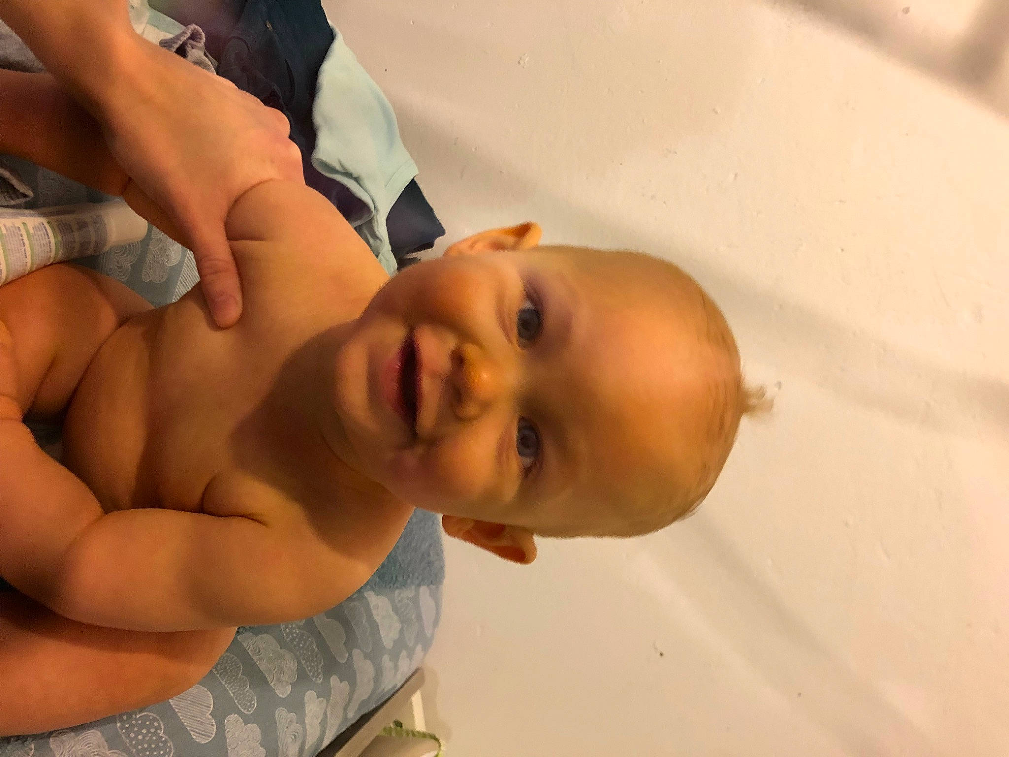 Tyméo participe au concours pour gagner de l'argent avec cette photo : abdomen, barechested, bathing, black_hair, chest, elbow, eyebrow, eyelash, fun, happy, human_body, human_leg, jaw, joy, leisure, navel, neck, person, smile, stomach