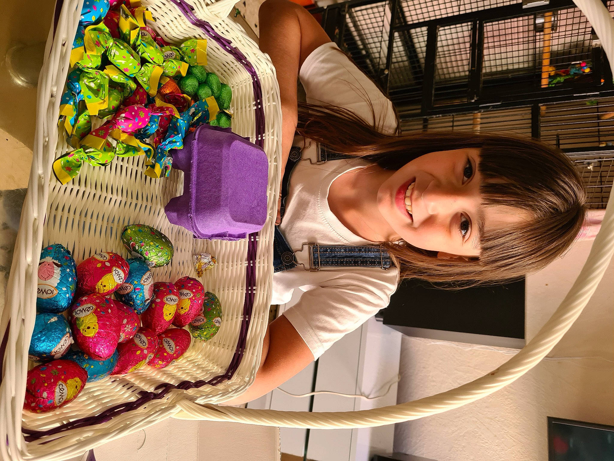 Oceane participe au concours pour gagner de l'argent avec cette photo : art, artist, beauty, child, fashion_design, fruit, fun, happy, joy, leisure, magenta, organ, pattern, person, plant, product, purple, refrigerator, room, smile