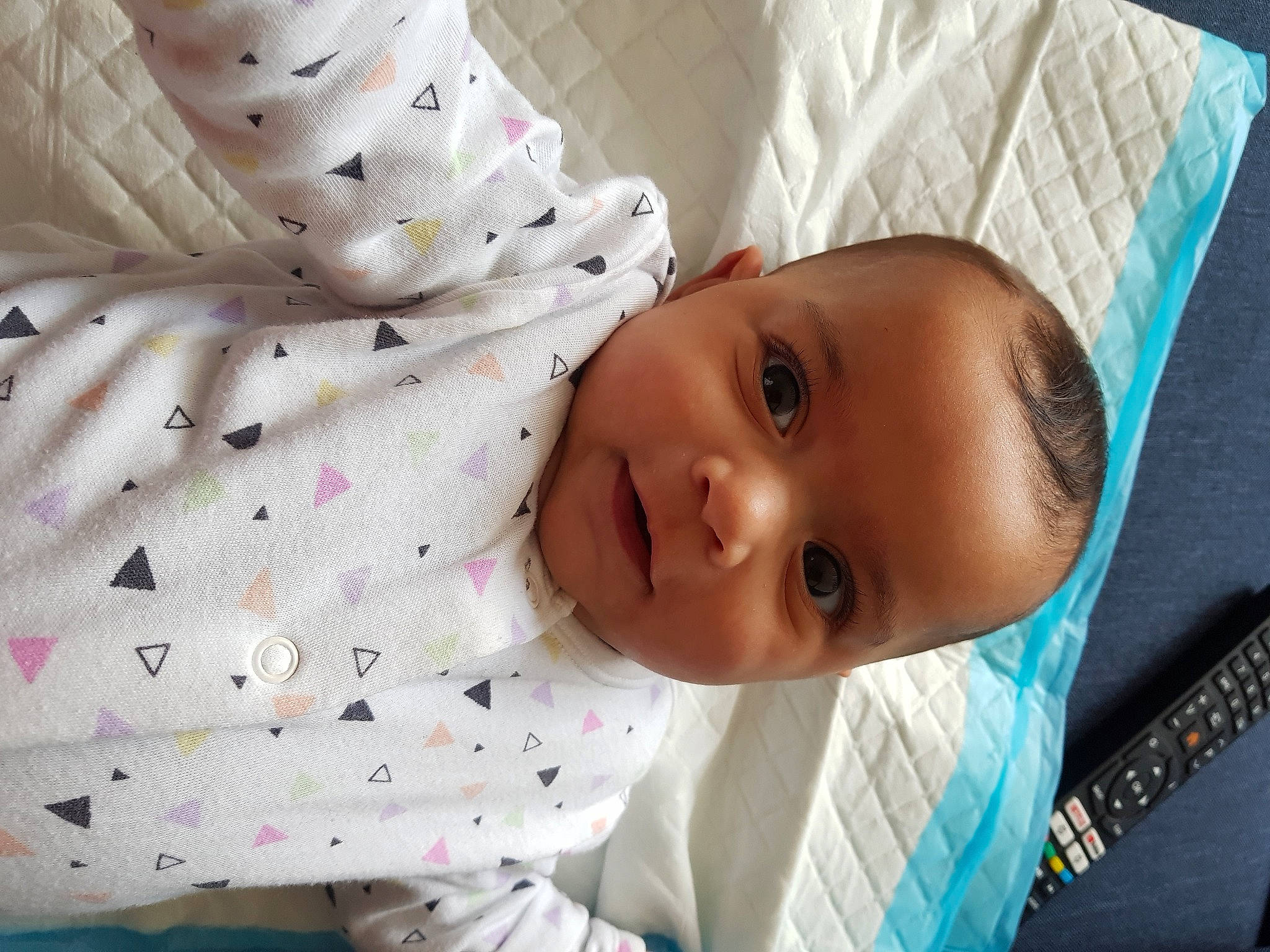 Nalia a rejoint le concours — aidez-le/la à gagner de superbes lots ! baby, baby_toddler_clothing, beauty, cheek, child, comfort, eye, face, head, iris, linens, mammal, nose, organ, people, person, product, skin, sleeve, textile