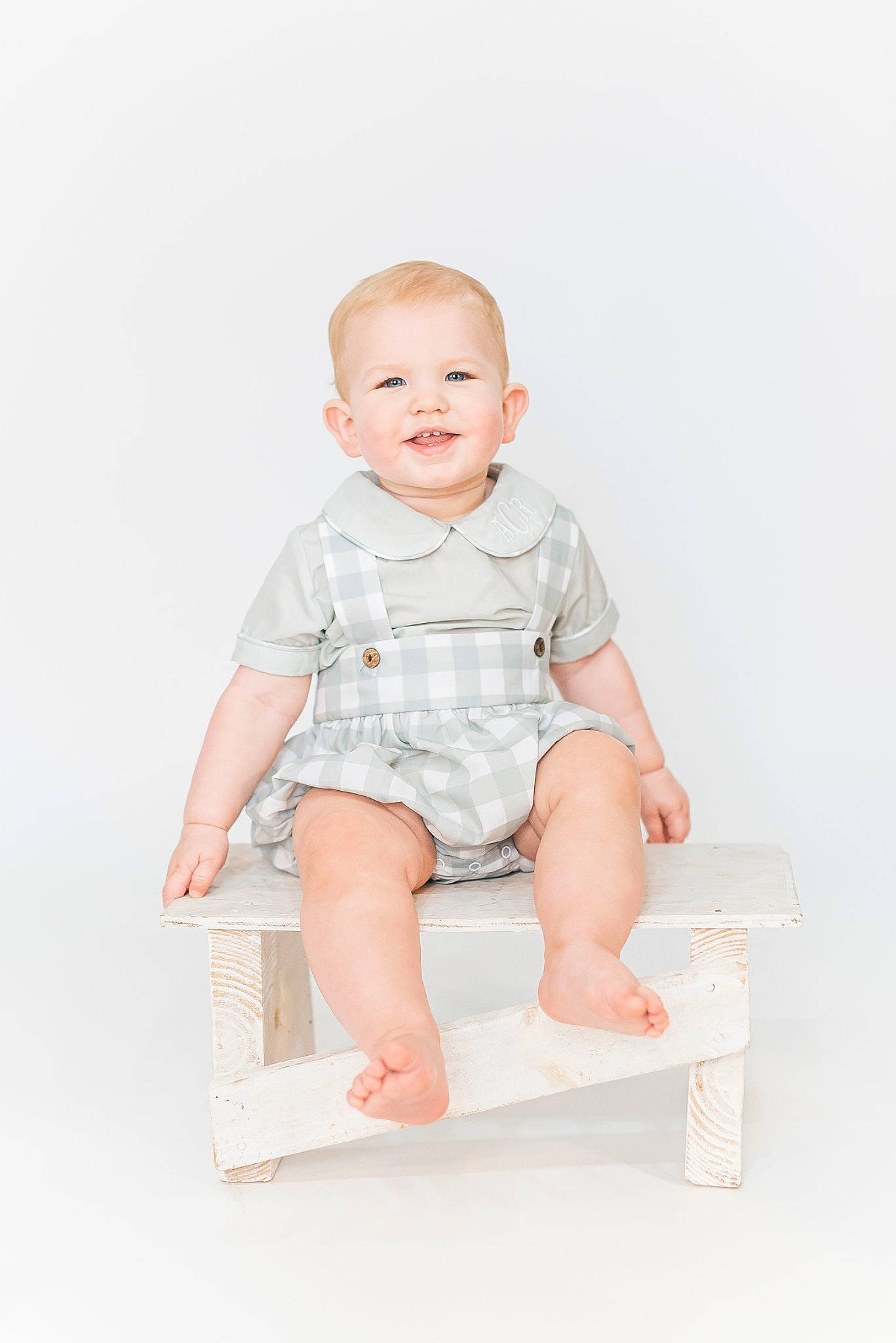 August is registered to the contest to win money with this photo: baby, baby_toddler_clothing, barefoot, child, child_model, collar, dress_shirt, foot, happy, joy, knee, pattern, peach, person, portrait_photography, shorts, sitting, sleeve, smile, t_shirt