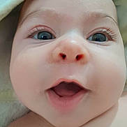 Aaron participe au concours pour gagner de l'argent avec cette photo : baby, close_up, face, eyes, mouth, skin, towel, blanket, infant, cute, expression, child, adorable, portrait, young, soft, newborn, happy, person, head