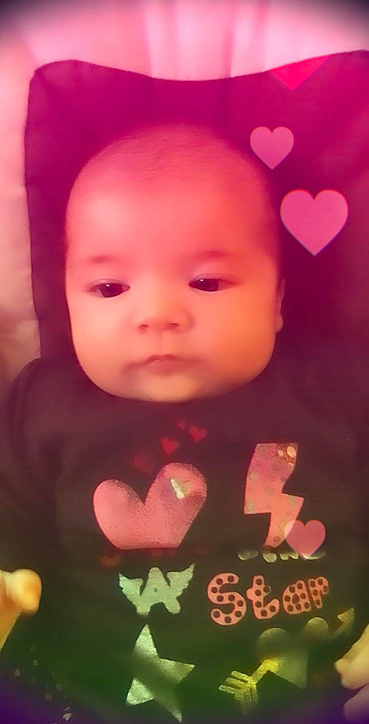 Zoé a rejoint le concours — aidez-le/la à gagner de superbes lots ! baby, beauty, cheek, child, face, forehead, happy, head, heart, lip, love, mouth, nose, person, photography, pink, red, skin, smile, toddler