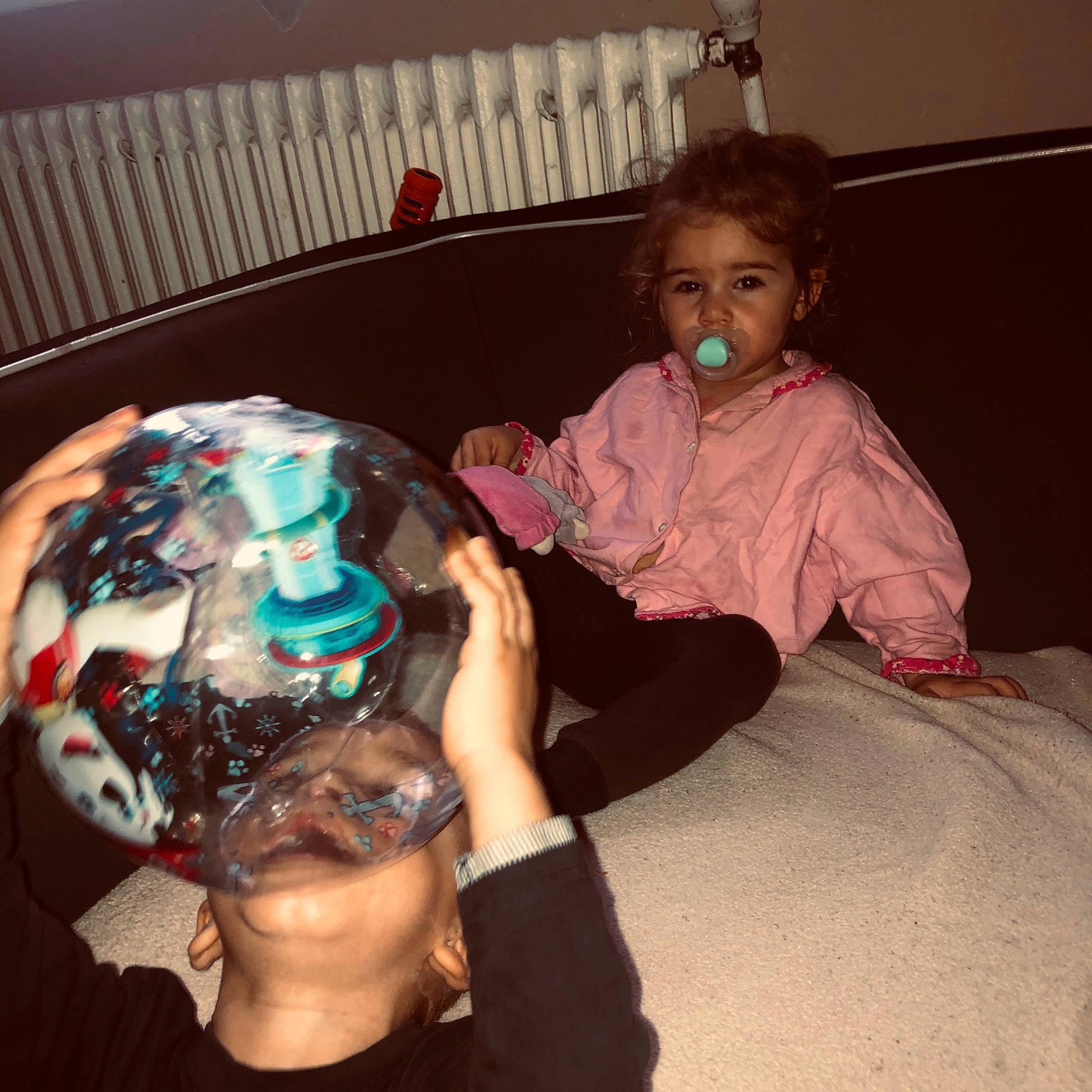 Maélïa a rejoint le concours — aidez-le/la à gagner de superbes lots ! arm, baby, birth, child, cool, ear, eye, face, family, fun, hair, hairstyle, head, neck, party, person, play, sitting, smile, toddler