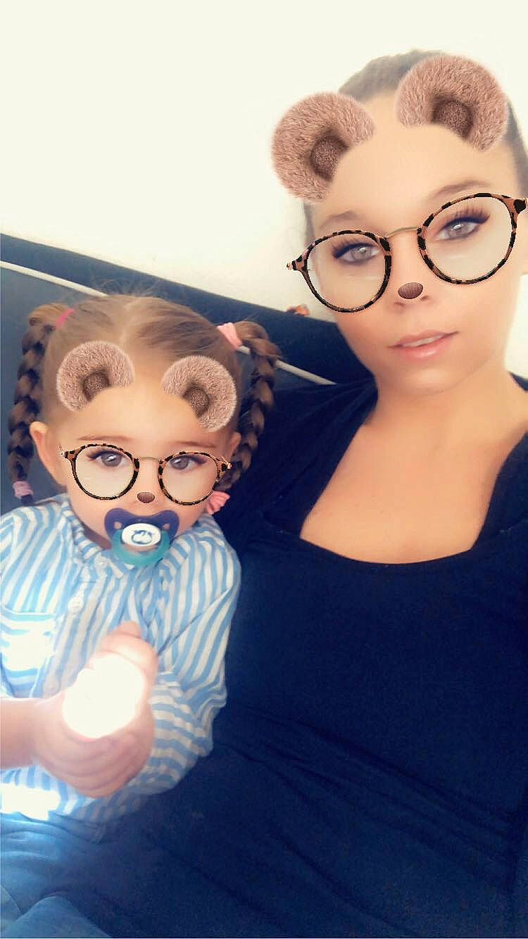 Maélïa participe au concours pour gagner de l'argent avec cette photo : child, cool, ear, eye, eyebrow, eyewear, face, forehead, fun, glasses, head, nose, person, photography, selfie, toddler, vision_care