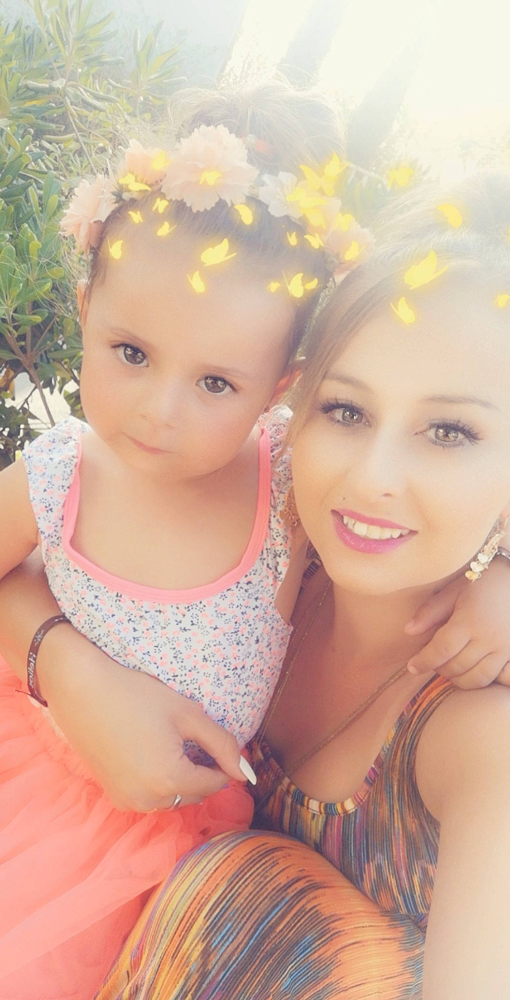 Inaya participe au concours pour gagner de l'argent avec cette photo : black_hair, child, chin, eye, eyebrow, eyelash, fashion, fashion_design, flash_photography, fun, happy, headpiece, iris, jewellery, joy, lip, makeover, people_in_nature, person, skin