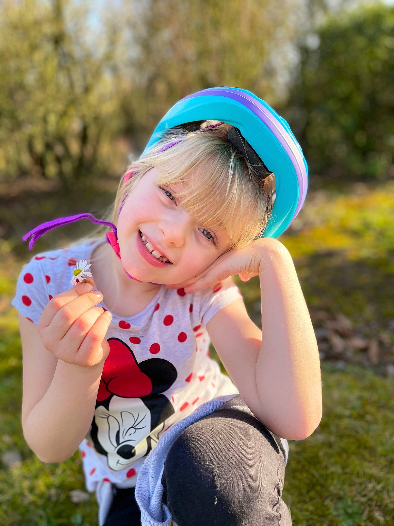 Olivia a rejoint le concours — aidez-le/la à gagner de superbes lots ! baby_toddler_clothing, beauty, child, cool, electric_blue, eye, facial_expression, fun, grass, happy, joy, leisure, people, people_in_nature, person, personal_protective_equipment, pink, recreation, smile, summer