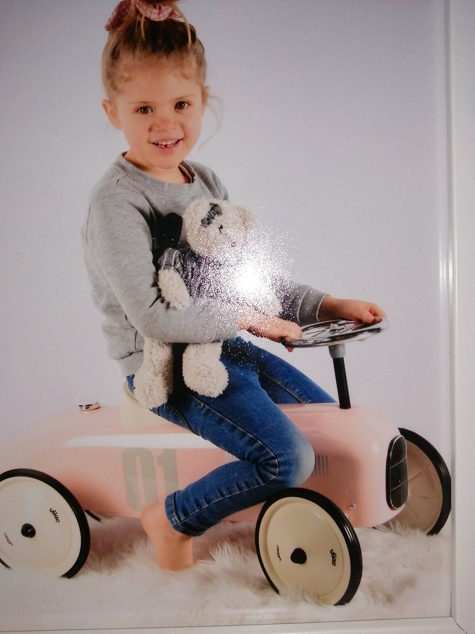 Lena participe au concours pour gagner de l'argent avec cette photo : automotive_design, baby_toddler_clothing, baby_toys, child, collectable, fun, happy, human_leg, joy, person, photograph, riding_toy, rolling, sitting, smile, tire, toddler, toy, toy_vehicle, vehicle