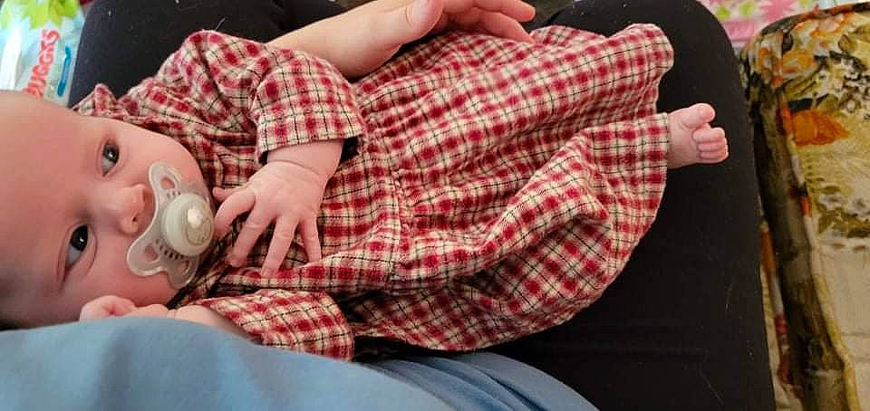 Abby is registered to the contest to win money with this photo: comfort, couch, finger, gesture, grass, hand, human_leg, knee, leg, linens, nail, pattern, person, plaid, tableware, tartan, textile, thigh, thumb, wood