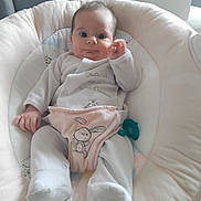 Mya a rejoint le concours — aidez-le/la à gagner de superbes lots ! baby, infant, child, pajamas, bib, bunny, soft_toys, cushion, seat, indoor, cute, face, hands, feet, expression, comfort, cozy, smile, pacifier, home