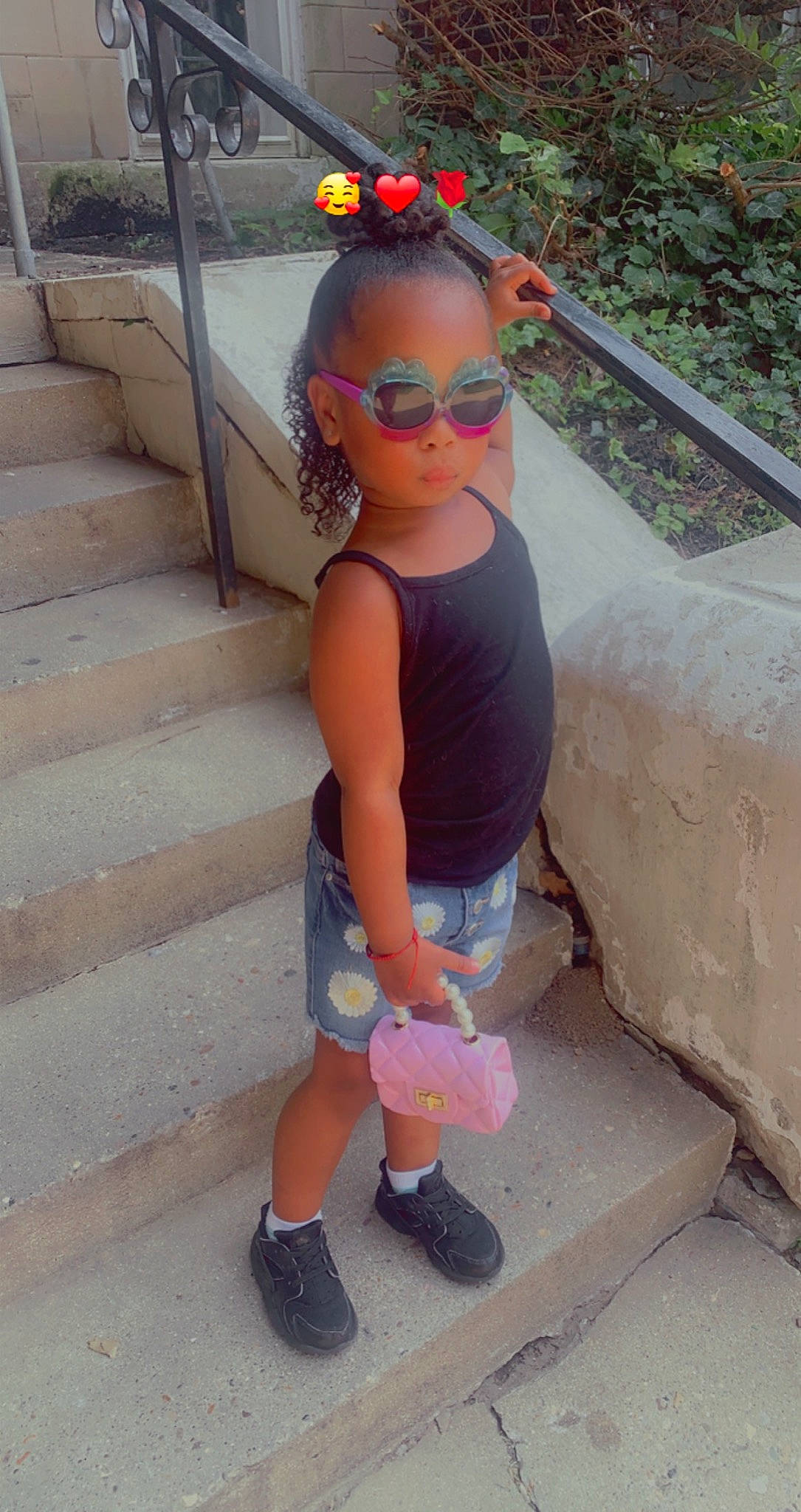 Kali is registered to the contest to win money with this photo: eyewear, fun, glasses, goggles, hair, happy, head, knee, leg, leisure, magenta, person, pink, street_fashion, sunglasses, t_shirt, thigh, trunk, vision_care, waist