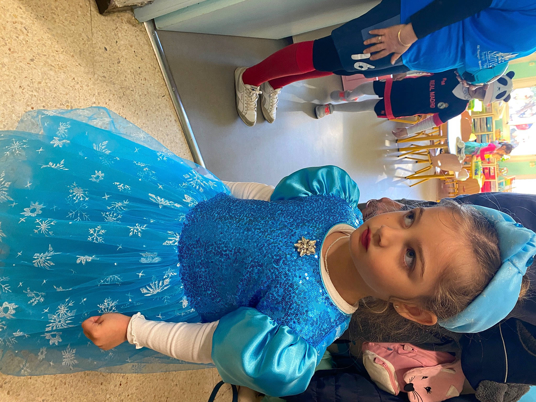 Melis Miriam participe au concours pour gagner de l'argent avec cette photo : azure, baby, baby_toddler_clothing, child, cool, electric_blue, fun, happy, hat, human_leg, leisure, pattern, person, photograph, photography, play, room, smile, snapshot, textile