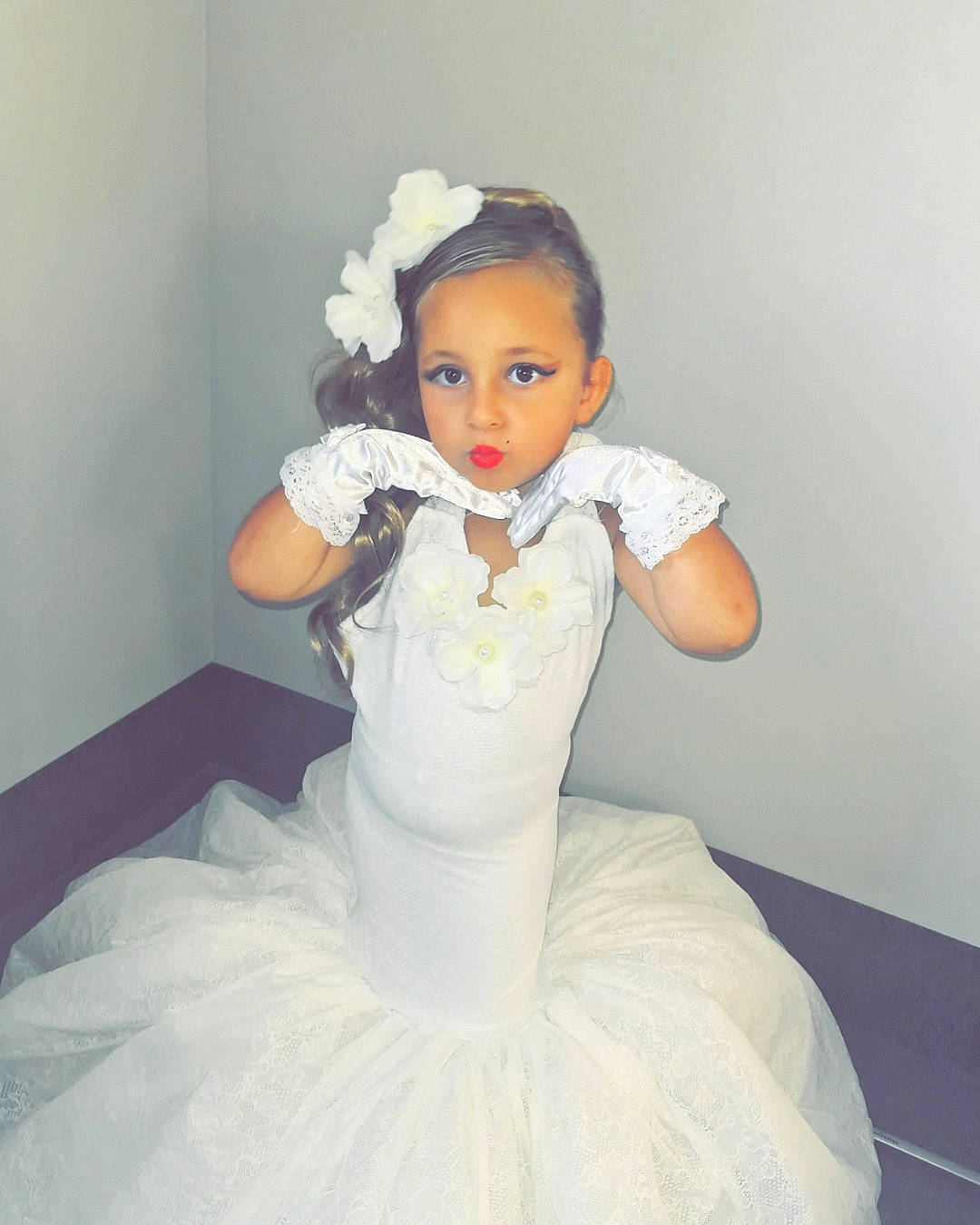 Jazz participe au concours pour gagner de l'argent avec cette photo : baby_toddler_clothing, bridal_party_dress, chin, day_dress, dress, embellishment, eyebrow, face, fashion_design, flash_photography, gown, happy, head, human_body, iris, lip, neck, one_piece_garment, person, sleeve