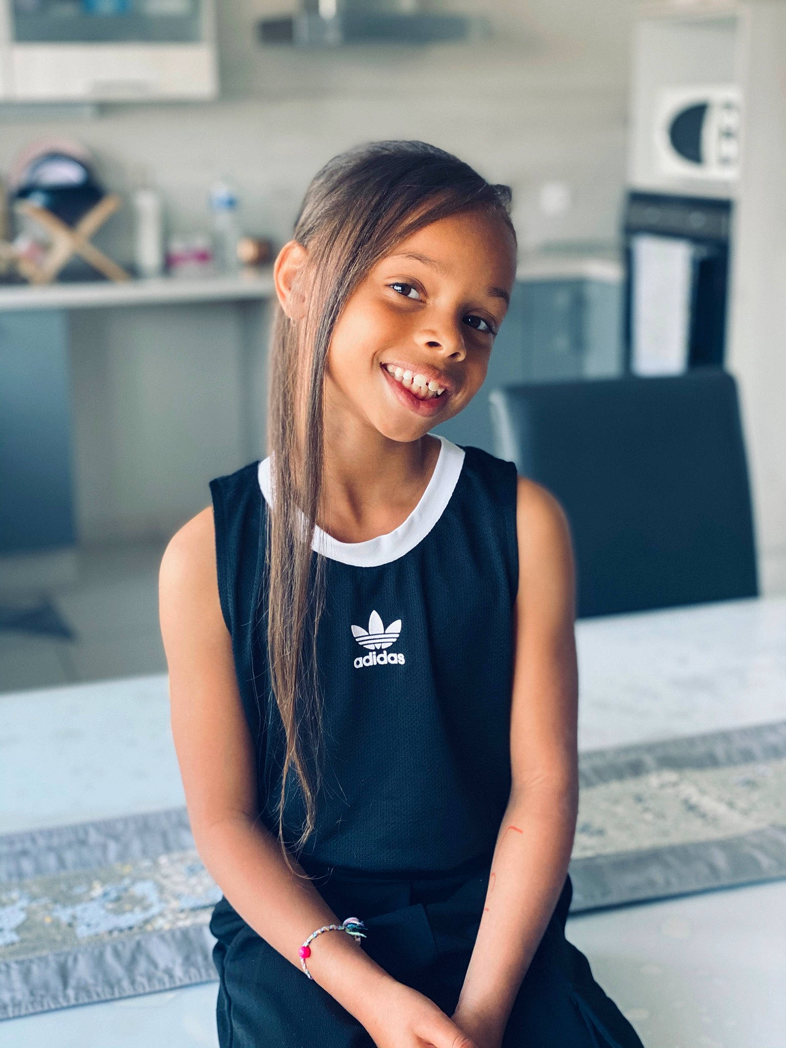 Inaya a rejoint le concours — aidez-le/la à gagner de superbes lots ! beauty, black_hair, blue, child, child_model, face, fashion, hair, hairstyle, joy, long_hair, model, person, photo_shoot, photography, portrait_photography, skin, smile, snapshot, street_fashion