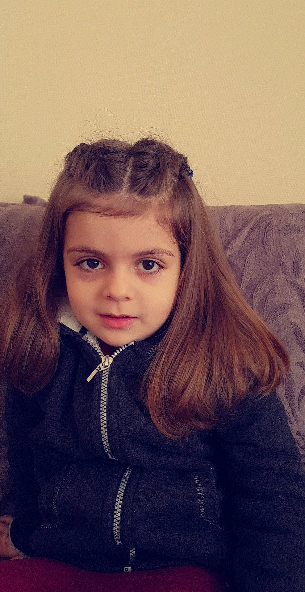 Ela a rejoint le concours — aidez-le/la à gagner de superbes lots ! beauty, brown_hair, cheek, child, child_model, eye, girl, hair, hairstyle, human_hair_color, lip, long_hair, person, photo_shoot, photography, portrait, portrait_photography, skin, smile