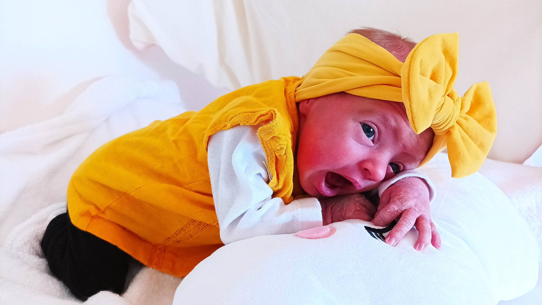 Lilou a rejoint le concours — aidez-le/la à gagner de superbes lots ! baby, baby_products, baby_sleeping, baby_toddler_clothing, bedding, bedtime, child, comfort, eye, fashion_accessory, happy, hat, headgear, headwear, human_body, linens, nap, orange, peach, person