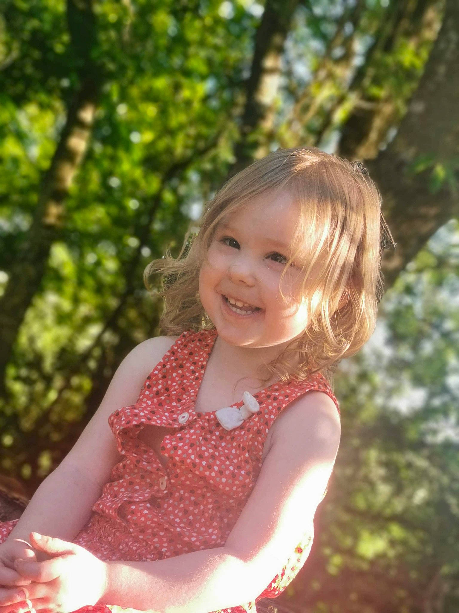 Leyna participe au concours pour gagner de l'argent avec cette photo : baby_toddler_clothing, beauty, blond, bracelet, child, child_model, day_dress, facial_expression, finger, hair, hand, happy, joy, laugh, nail, people_in_nature, person, portrait_photography, spring, summer