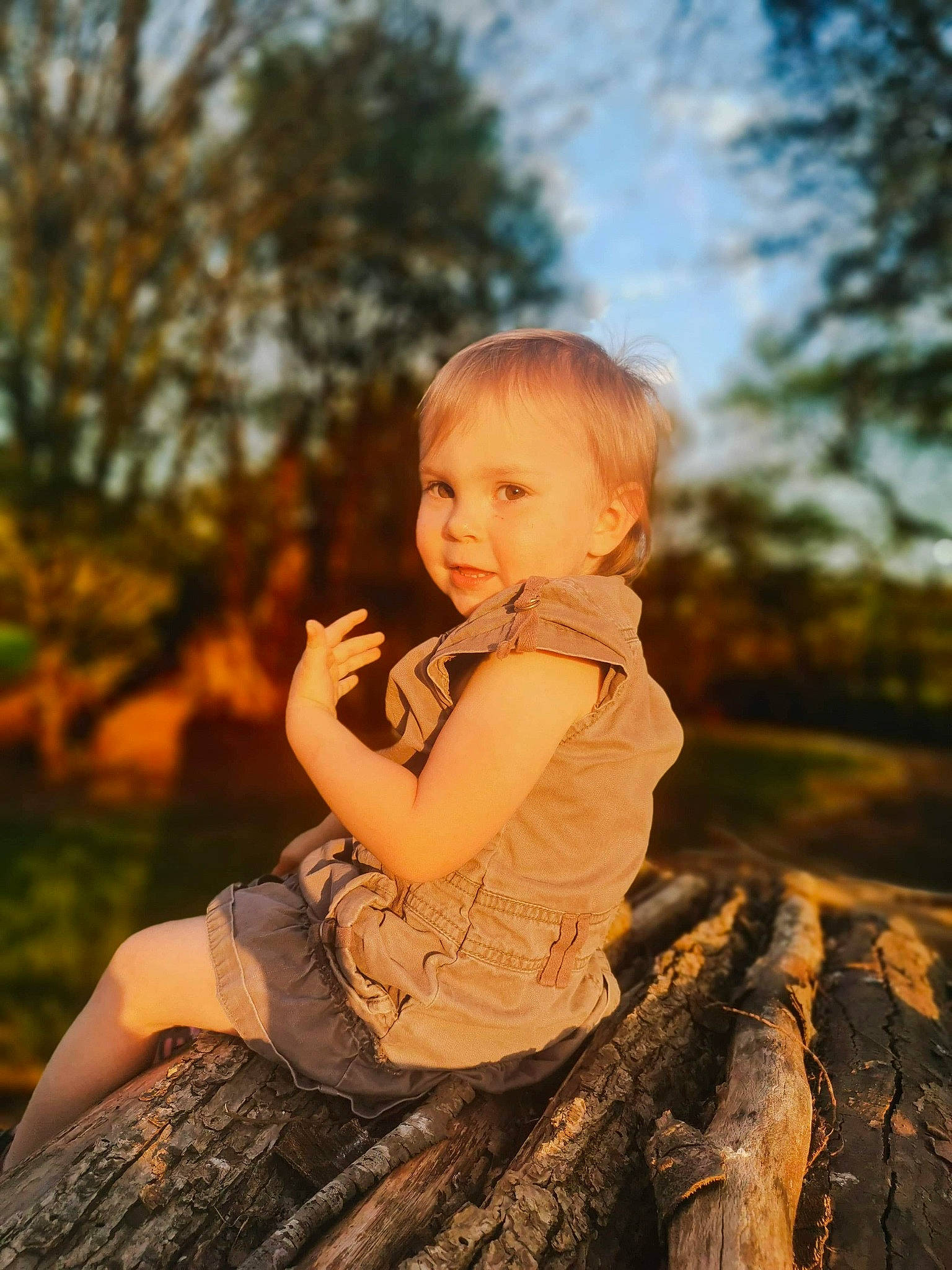 Shayna participe au concours pour gagner de l'argent avec cette photo : baby, baby_toddler_clothing, child, child_model, finger, flash_photography, foot, people_in_nature, person, photo_shoot, portrait, portrait_photography, sitting, sunlight, toddler