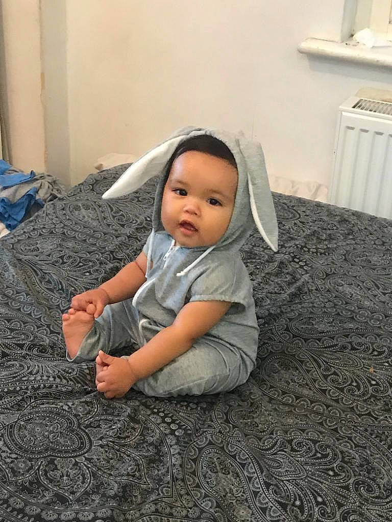 Kilian is registered to the contest to win money with this photo: baby, child, floor, flooring, person, sitting, skin, toddler