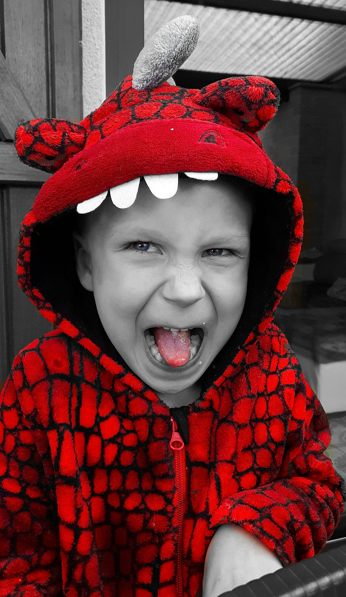 Nolan a rejoint le concours — aidez-le/la à gagner de superbes lots ! anger, cheek, child, colorfulness, design, face, facial_expression, fun, happy, headgear, headwear, human_body, laugh, lip, mouth, organ, pattern, person, red, smile