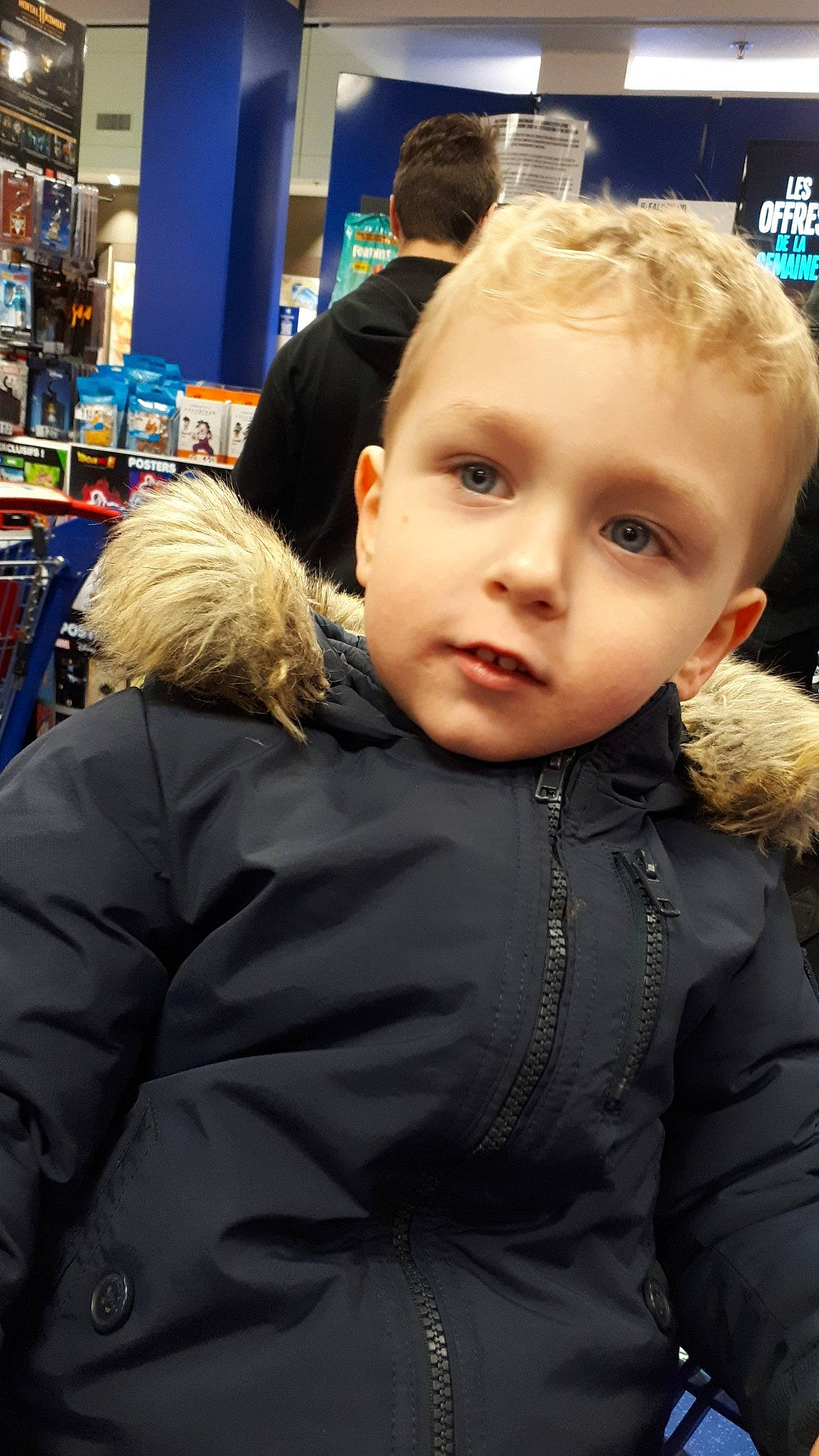 Lilian participe au concours pour gagner de l'argent avec cette photo : cheek, child, ear, face, human, outerwear, person, snapshot, toddler