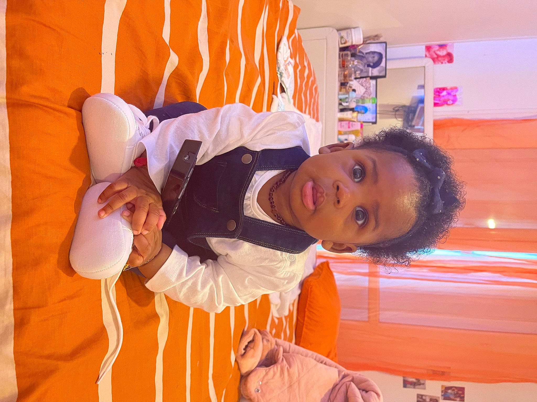 Naësha participe au concours pour gagner de l'argent avec cette photo : child, comfort, event, fun, happy, orange, person, room, toddler