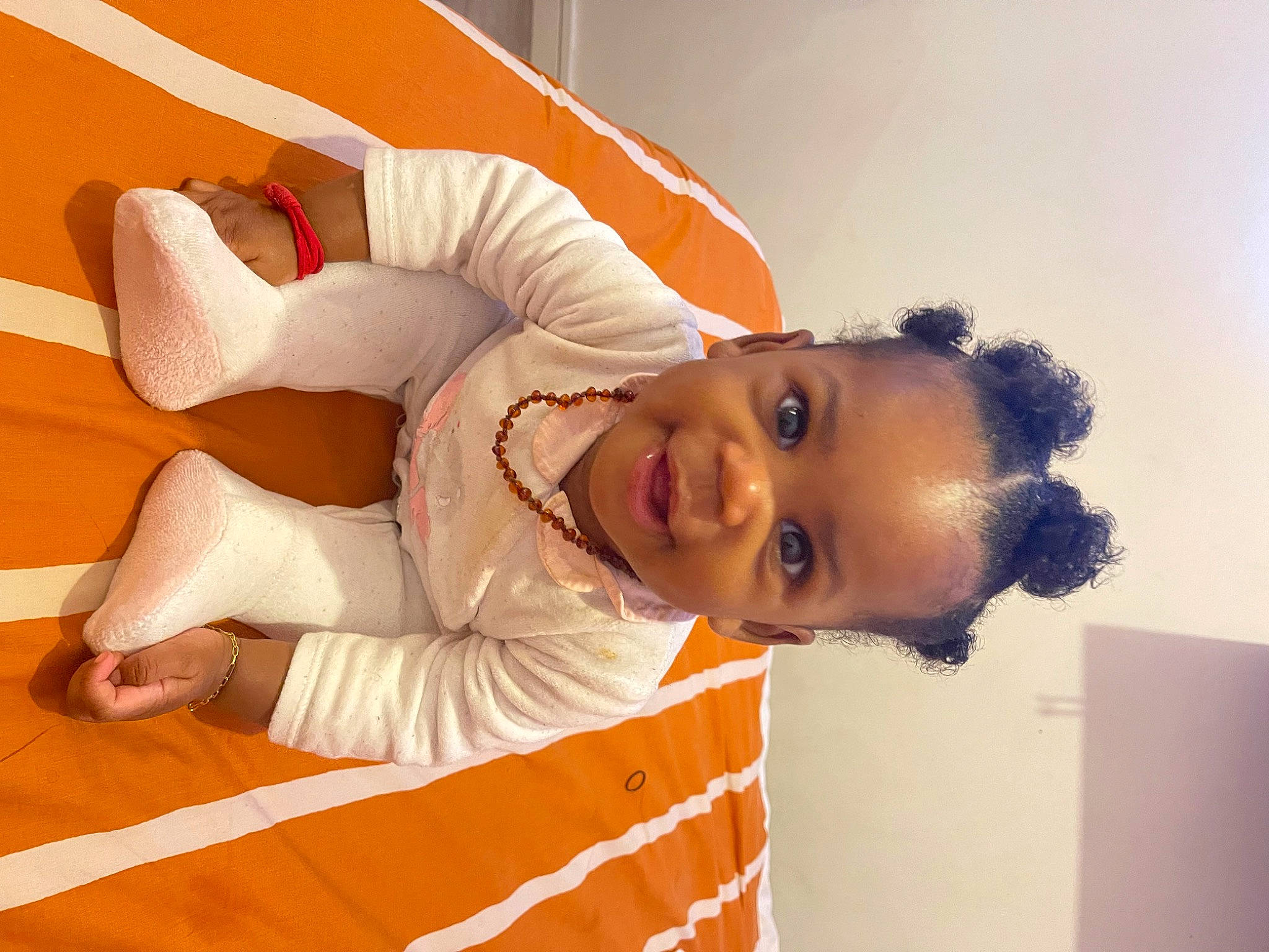 Naësha participe au concours pour gagner de l'argent avec cette photo : abdomen, chest, child, comfort, elbow, fun, happy, orange, person, room, smile, thigh, toddler
