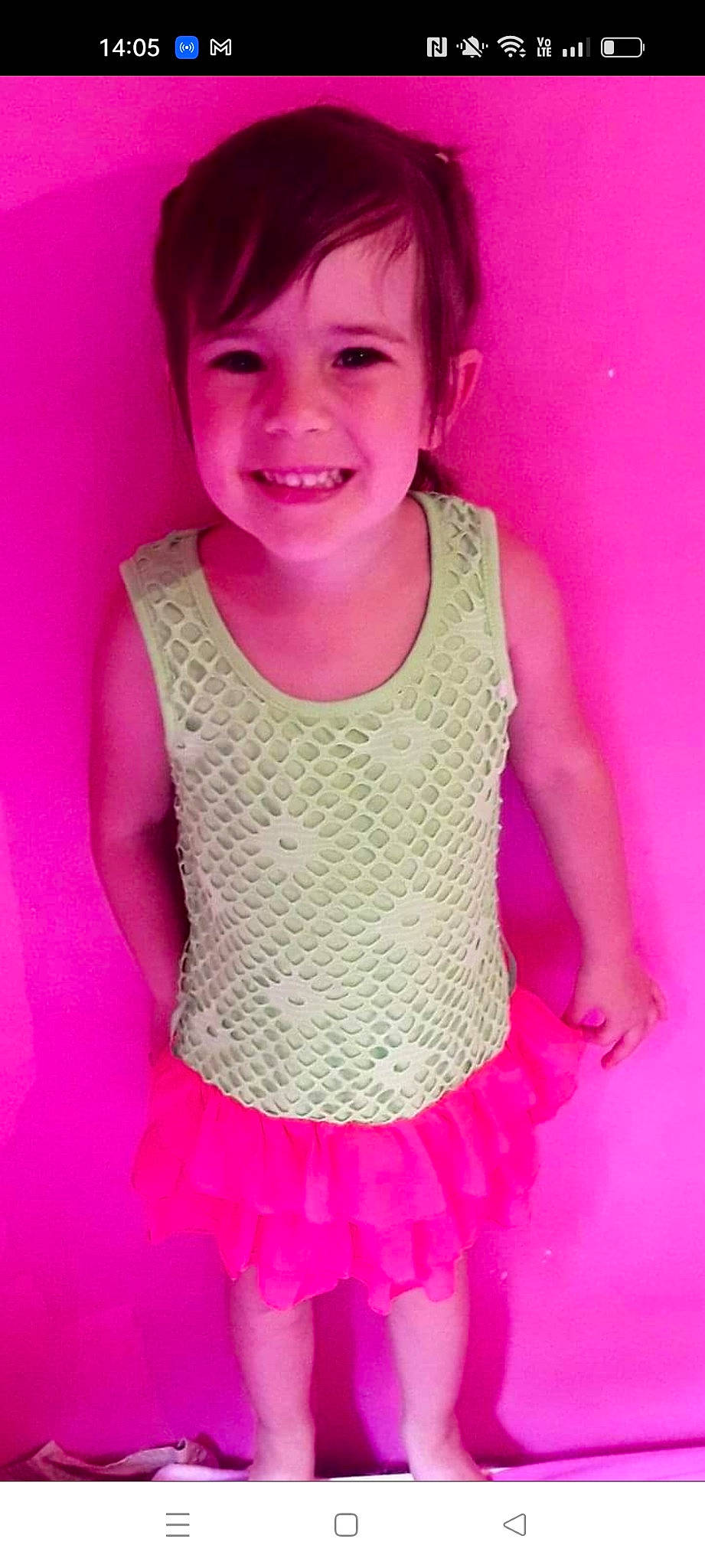 Aurore participe au concours pour gagner de l'argent avec cette photo : baby_toddler_clothing, clothing, day_dress, dress, eyelash, face, human_body, joy, magenta, neck, one_piece_garment, outerwear, person, pink, purple, sleeve, smile, t_shirt, toddler, trunk