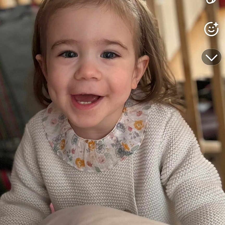 Lisana a rejoint le concours — aidez-le/la à gagner de superbes lots ! baby, babylaughing, bodypart, child, electronics, face, female, girl, happy, head, laughing, mouth, person, phone, photography, portrait, screen, smile, teeth, text