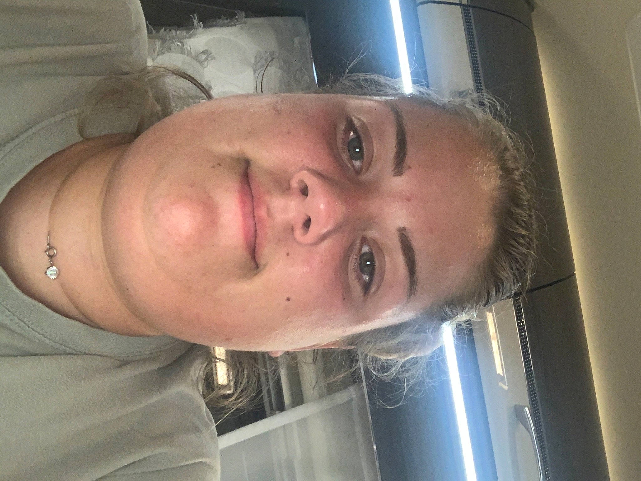 Kim a rejoint le concours — aidez-le/la à gagner de superbes lots ! automotive_lighting, black_hair, chest, electric_blue, eyebrow, eyelash, eyewear, fluid, fun, hood, iris, jaw, lip, mouth, nose, person, selfie, skin, smile, throat