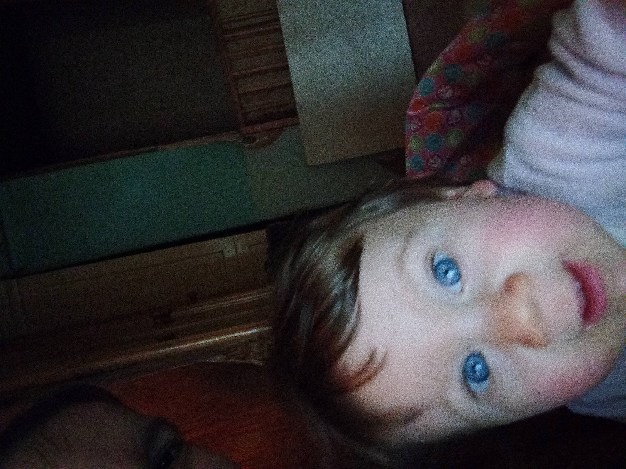 Elsa a rejoint le concours — aidez-le/la à gagner de superbes lots ! baby, baby_toddler_clothing, cheek, child, ear, electric_blue, eyelash, fun, happy, iris, jaw, lip, mouth, nose, person, portrait_photography, room, selfie, skin, smile