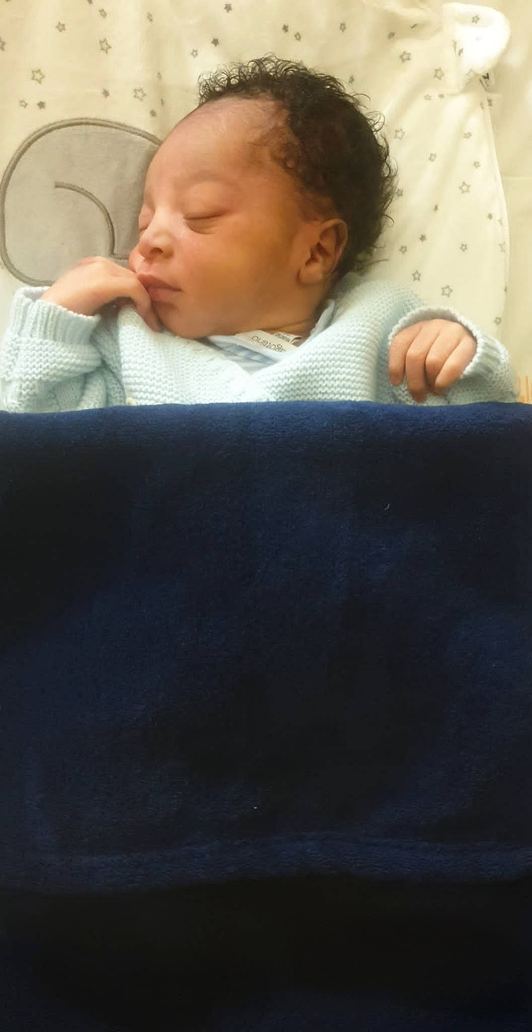 Kylian a rejoint le concours — aidez-le/la à gagner de superbes lots ! baby, baby_products, baby_sleeping, baby_toddler_clothing, bedtime, cheek, comfort, ear, eye, finger, happy, head, linens, nap, nose, person, room, skin, sleeve, toddler