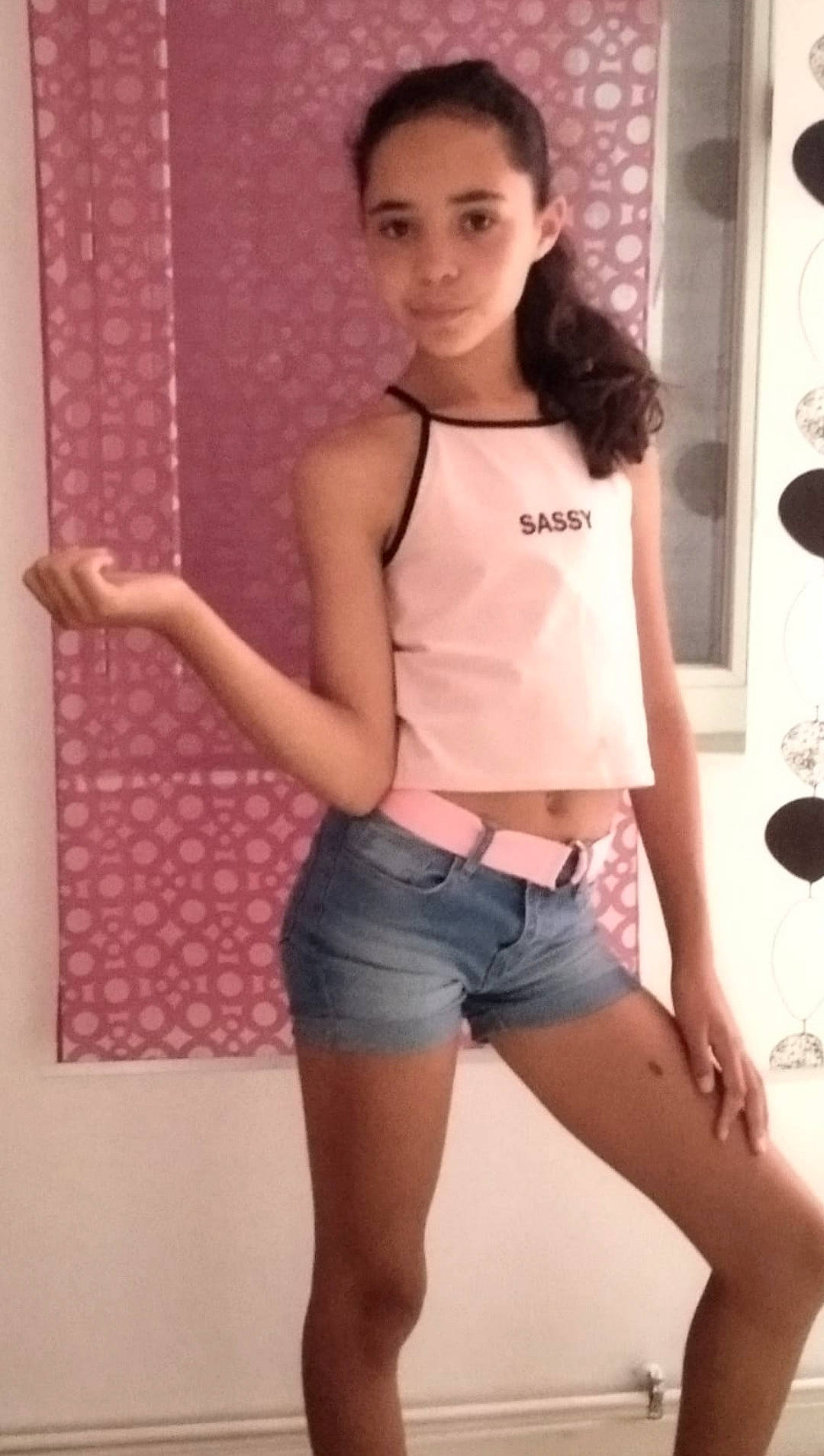 Maëly a rejoint le concours — aidez-le/la à gagner de superbes lots ! abdomen, beauty, chest, denim, elbow, fashion, hairstyle, human_leg, jean_short, joint, muscle, organ, person, shorts, shoulder, skin, standing, textile, thigh, trunk