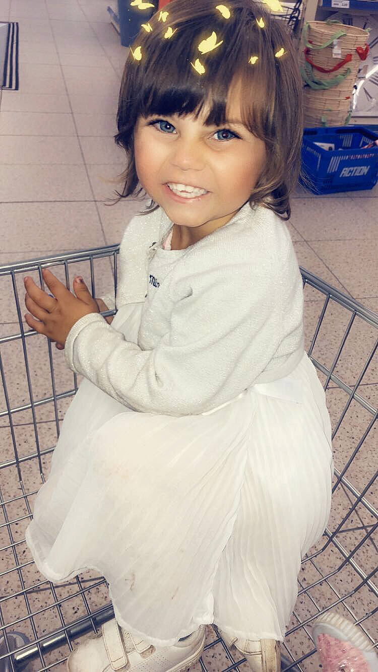 Kinsley participe au concours pour gagner de l'argent avec cette photo : bangs, black_hair, child, costume, eye, face, forehead, hair, hair_coloring, hairstyle, headwear, hime_cut, long_hair, person, skin, smile, toddler