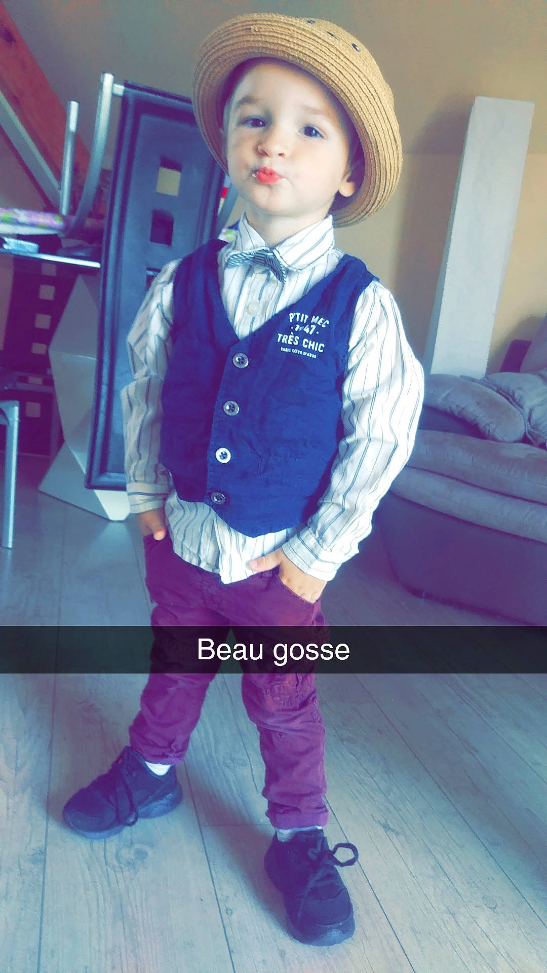 Thao participe au concours pour gagner de l'argent avec cette photo : blond, cheek, child, child_model, clothing, cool, costume, fashion_accessory, jeans, leg, outerwear, person, pink, purple, toddler