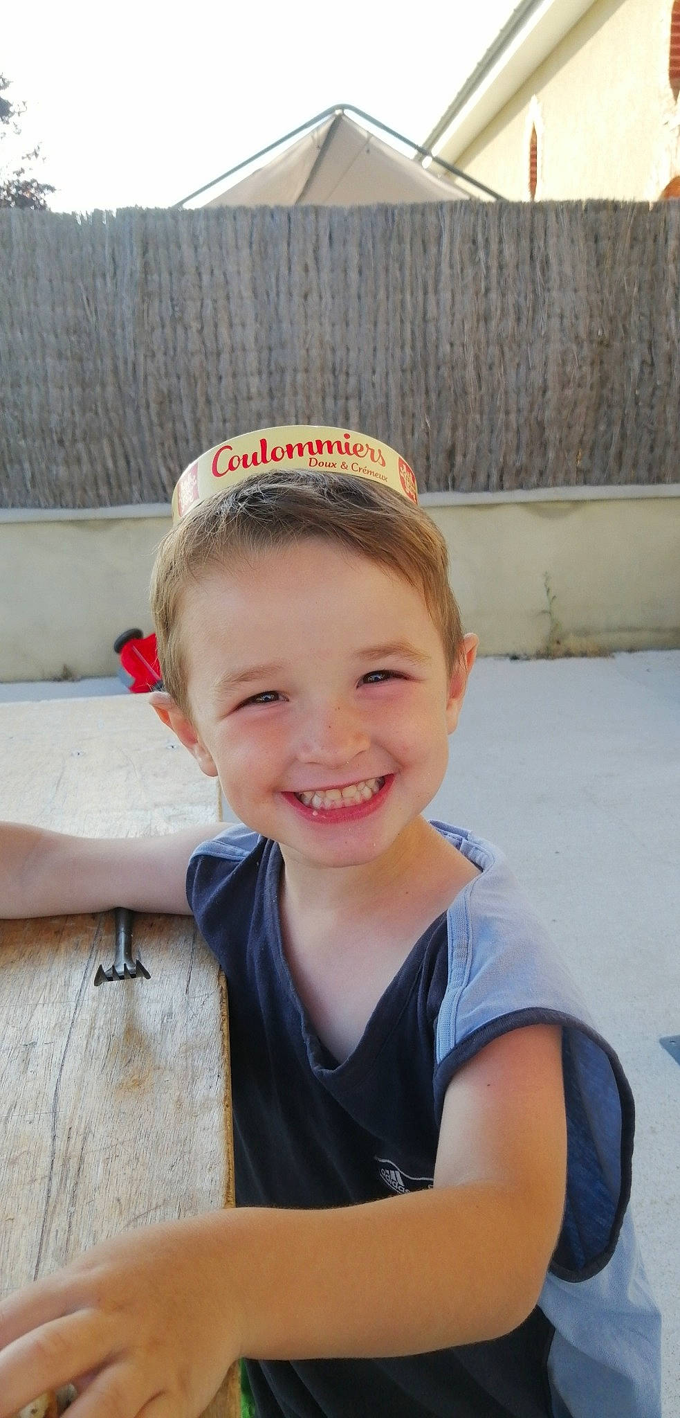 Thao participe au concours pour gagner de l'argent avec cette photo : cap, child, child_model, chin, fashion_accessory, forehead, hair, hair_accessory, hairstyle, head, headband, headgear, joy, person, smile, toddler