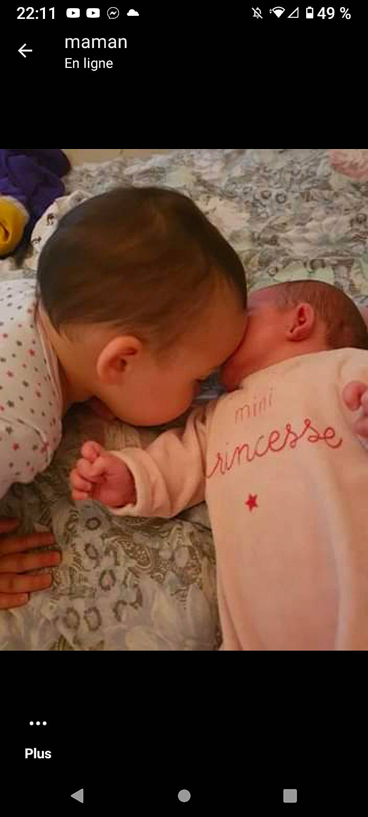 Anna participe au concours pour gagner de l'argent avec cette photo : arm, baby, baby_sleeping, cheek, chin, comfort, ear, forehead, gesture, hair, hairstyle, head, human, mouth, neck, nose, person, skin, sleeve, textile