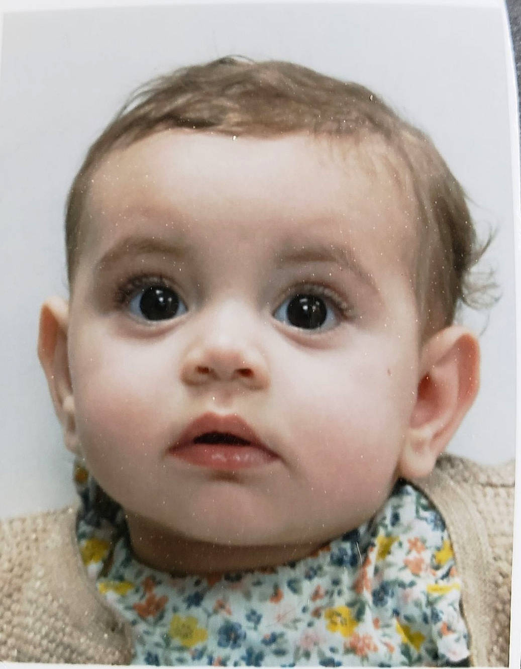 Eva a rejoint le concours — aidez-le/la à gagner de superbes lots ! baby, baby_toddler_clothing, cheek, child, collar, ear, eyebrow, eyelash, face, forehead, happy, iris, lip, no_expression, nose, pattern, person, portrait_photography, skin, sleeve