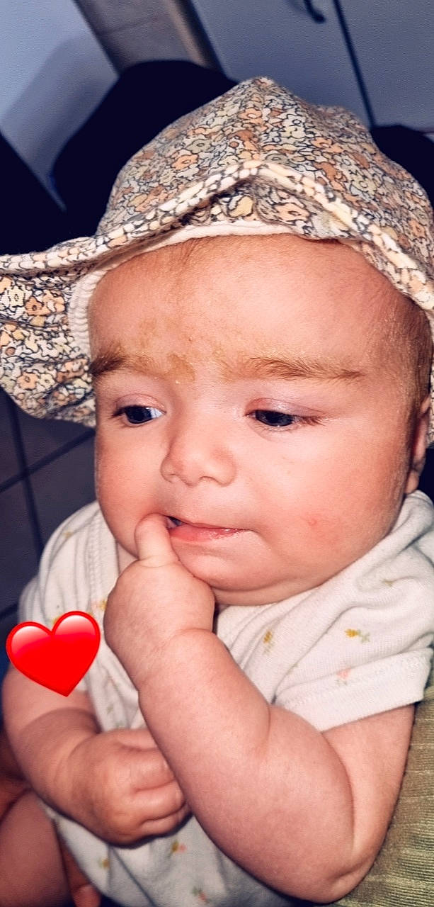 Kessie participe au concours pour gagner de l'argent avec cette photo : baby_toddler_clothing, cheek, chin, eye, eyebrow, facial_expression, finger, gesture, hairstyle, happy, human, lip, mouth, nose, organ, person, photograph, pink, product, skin