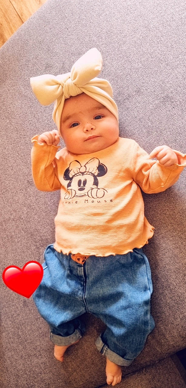 Kessie a rejoint le concours — aidez-le/la à gagner de superbes lots ! arm, baby, baby_toddler_clothing, cap, cheek, child, cool, face, facial_expression, fashion_accessory, fun, happy, head, headwear, jeans, orange, person, pink, skin, sleeve