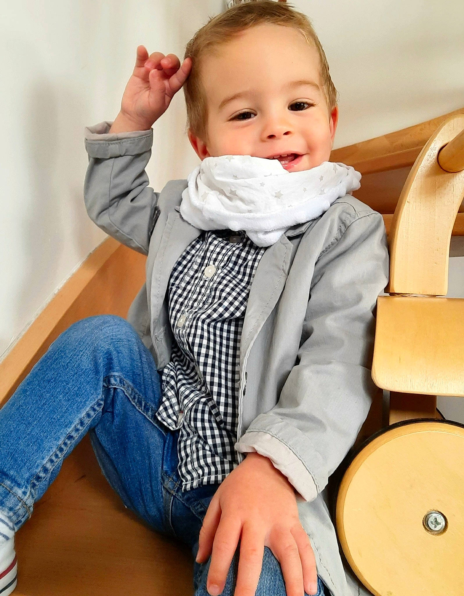 Thays participe au concours pour gagner de l'argent avec cette photo : baby, child, child_model, joy, outerwear, person, product, sitting, sleeve, toddler
