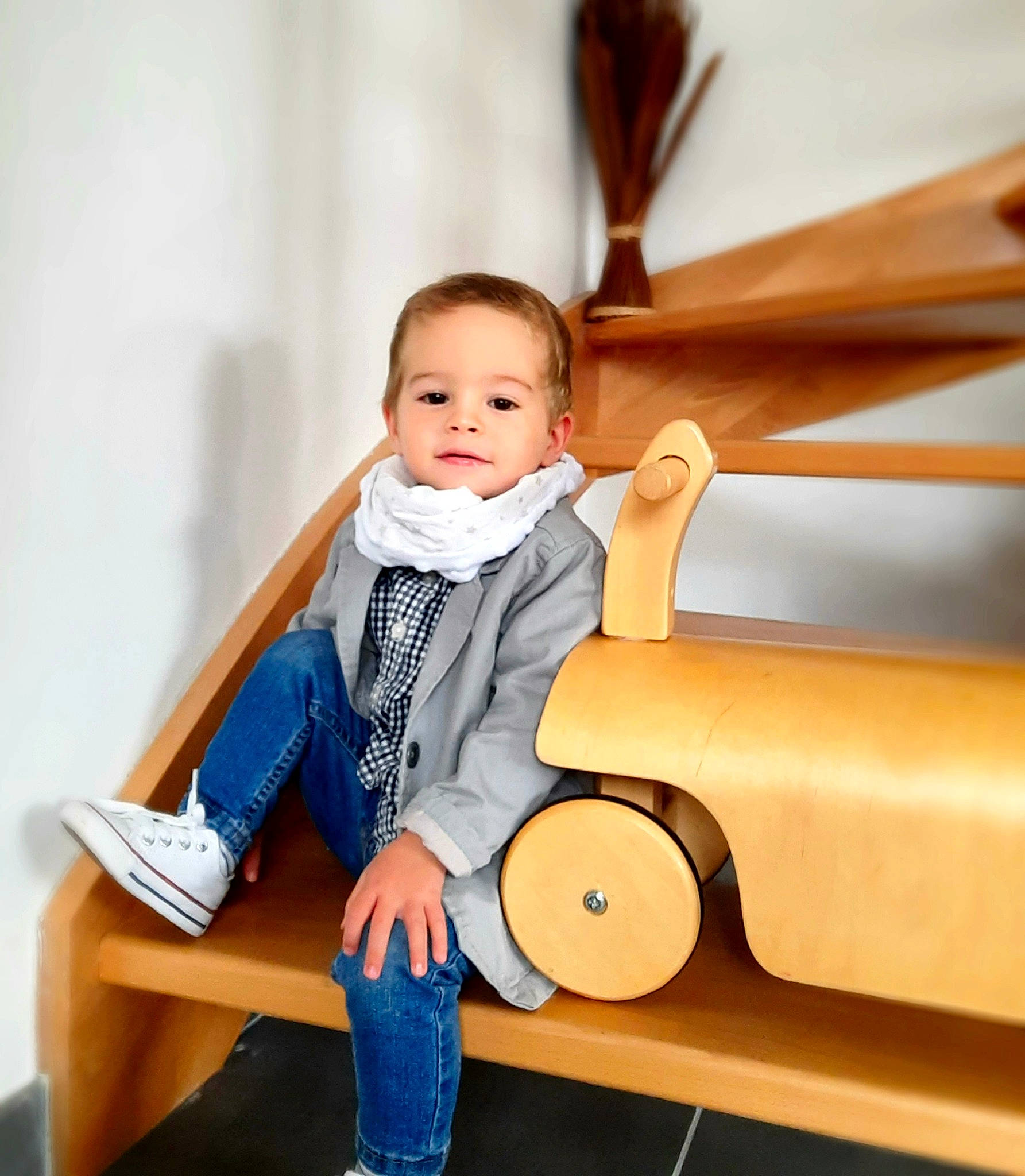 Thays participe au concours pour gagner de l'argent avec cette photo : child, child_model, person, photography, play, sitting, toddler