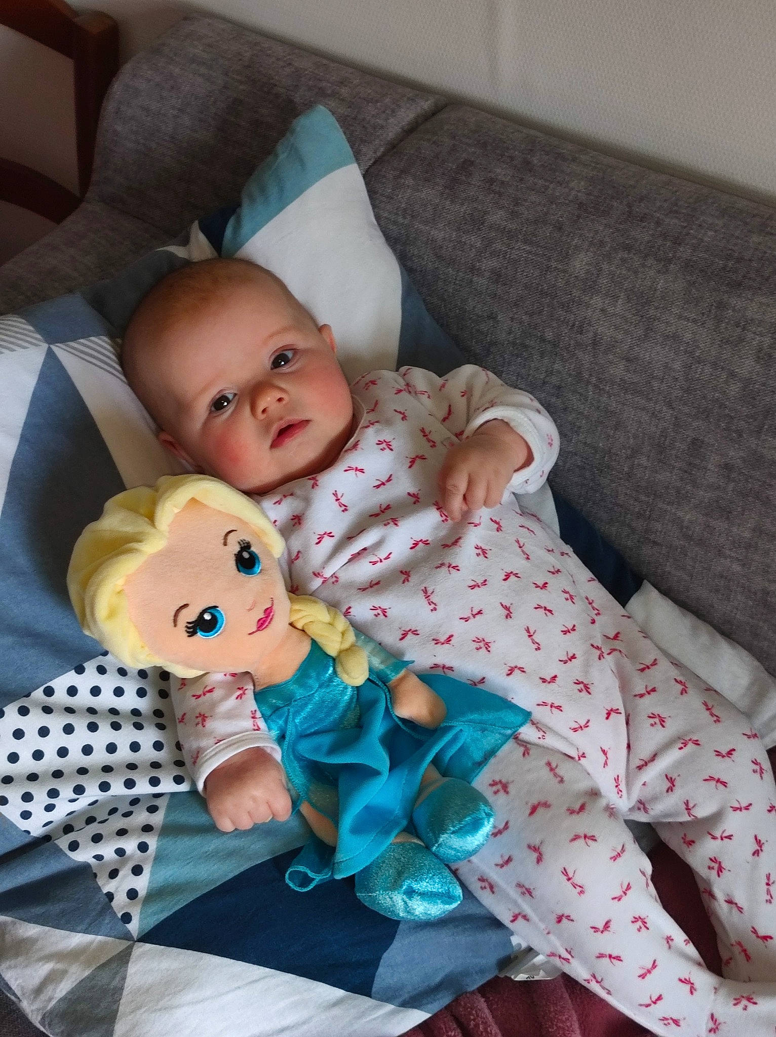 Aimée participe au concours pour gagner de l'argent avec cette photo : baby, baby_products, baby_toddler_clothing, child, comfort, couch, doll, head, lap, linens, pattern, person, room, sitting, sleeve, sock, stuffed_toy, toddler, toy