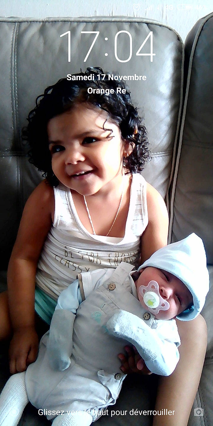 Léanne participe au concours pour gagner de l'argent avec cette photo : child, girl, joy, person, photo_caption, product, sitting, toddler