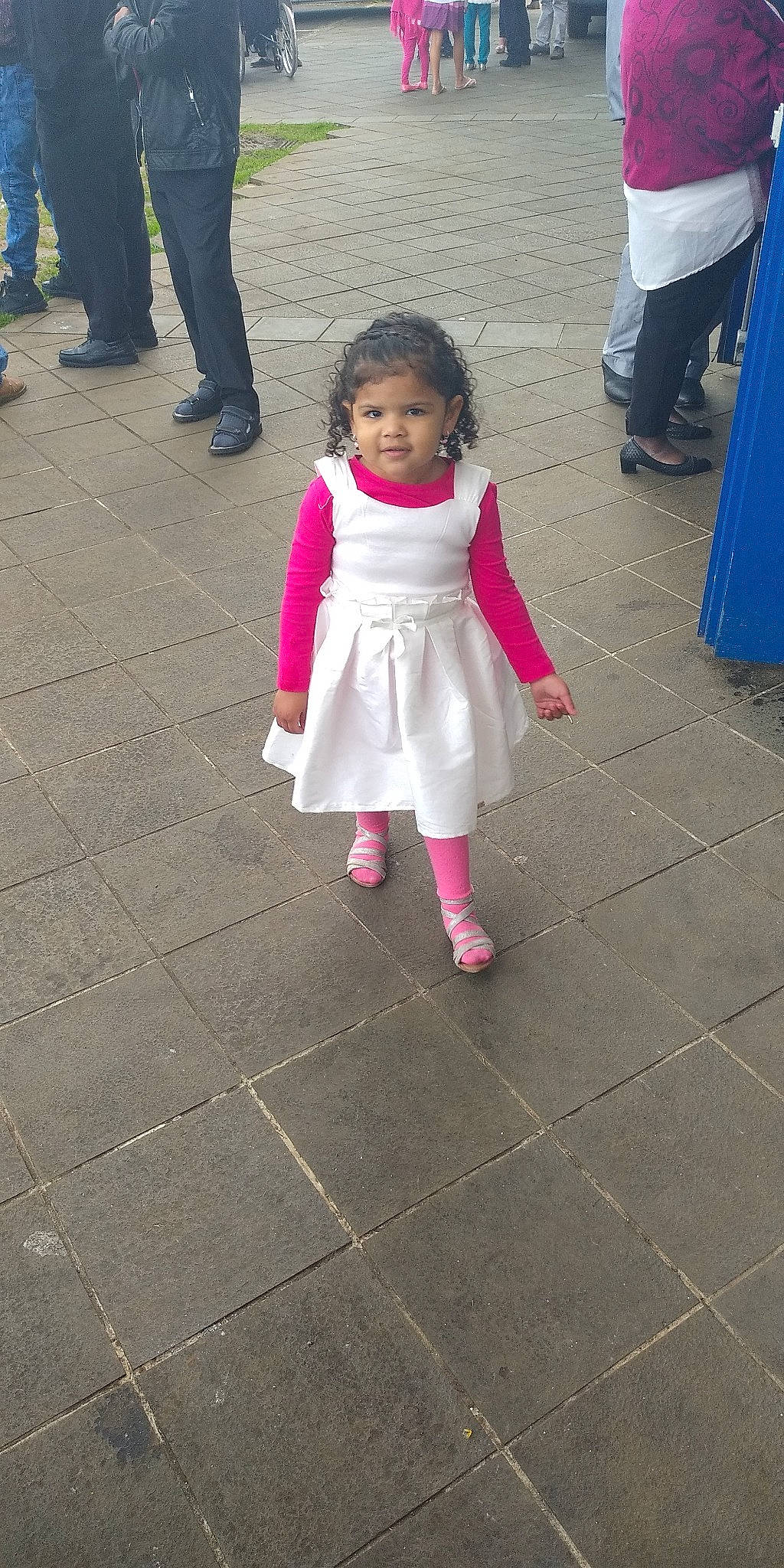 Léanne participe au concours pour gagner de l'argent avec cette photo : child, clothing, costume, day, floor, flooring, fun, girl, leg, person, photograph, pink, play, purple, recreation, skin, snapshot, standing, toddler, vacation