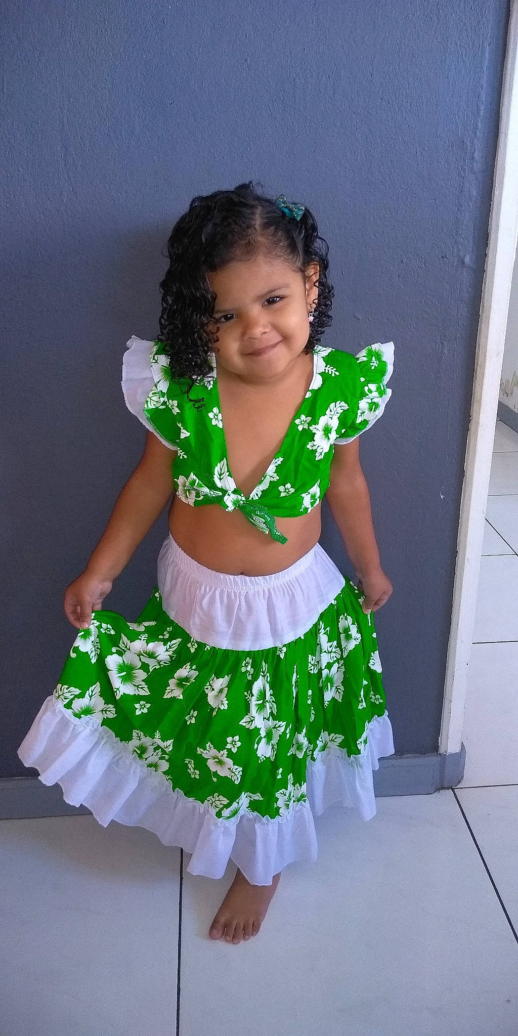 Léanne a rejoint le concours — aidez-le/la à gagner de superbes lots ! child, costume, dance_dress, flower, fun, girl, green, joy, person, skin, smile, textile, toddler