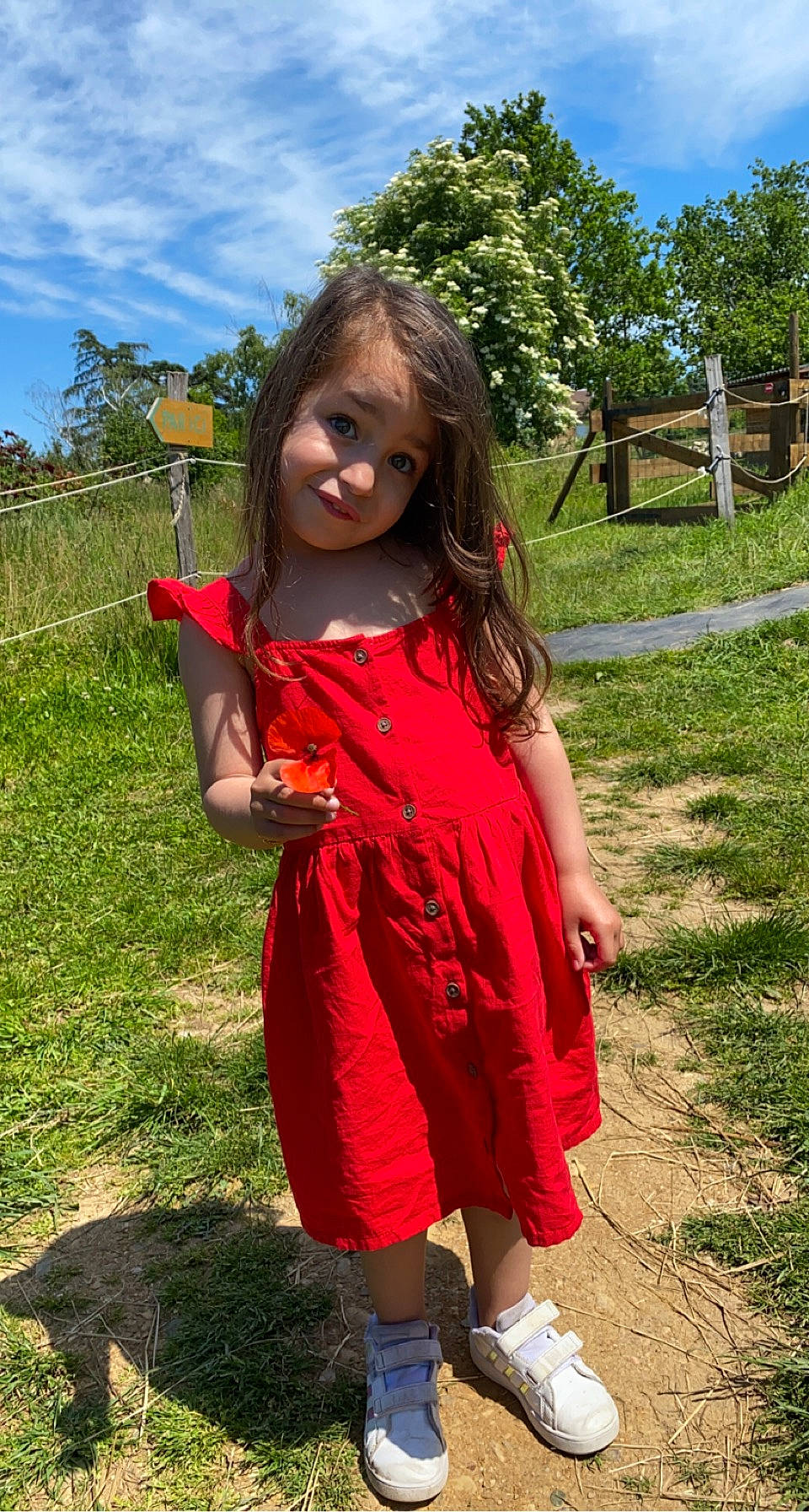Melina a rejoint le concours — aidez-le/la à gagner de superbes lots ! cloud, day_dress, dress, fashion_design, formal_wear, fun, grass, happy, leisure, pattern, people_in_nature, person, plant, sky, sleeve, smile, summer, toddler, tree, trunk