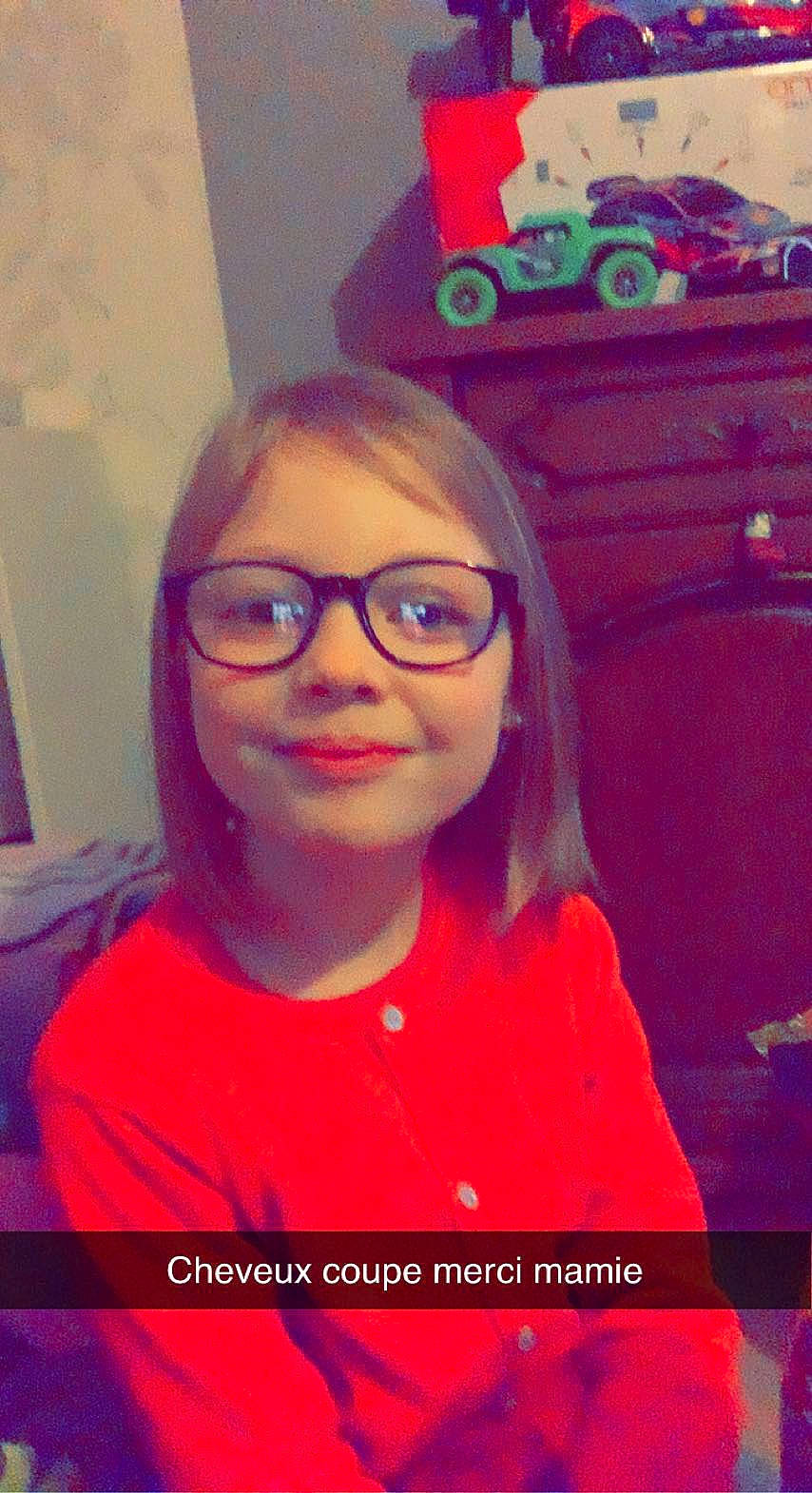 Cecilia a rejoint le concours — aidez-le/la à gagner de superbes lots ! cabinetry, cheek, chest_of_drawers, chin, collar, cool, drawer, eyewear, forehead, glasses, iris, joy, lip, mouth, nose, person, portrait, portrait_photography, selfie, sideboard