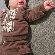 Sayf a rejoint le concours — aidez-le/la à gagner de superbes lots ! baby, infant, newborn, sleeping, hat, beanie, mickey_mouse, sweatshirt, pants, socks, hand, face, closed_eyes, lying_down, couch, fabric_texture, cozy, home_interior, soft_lighting, cute