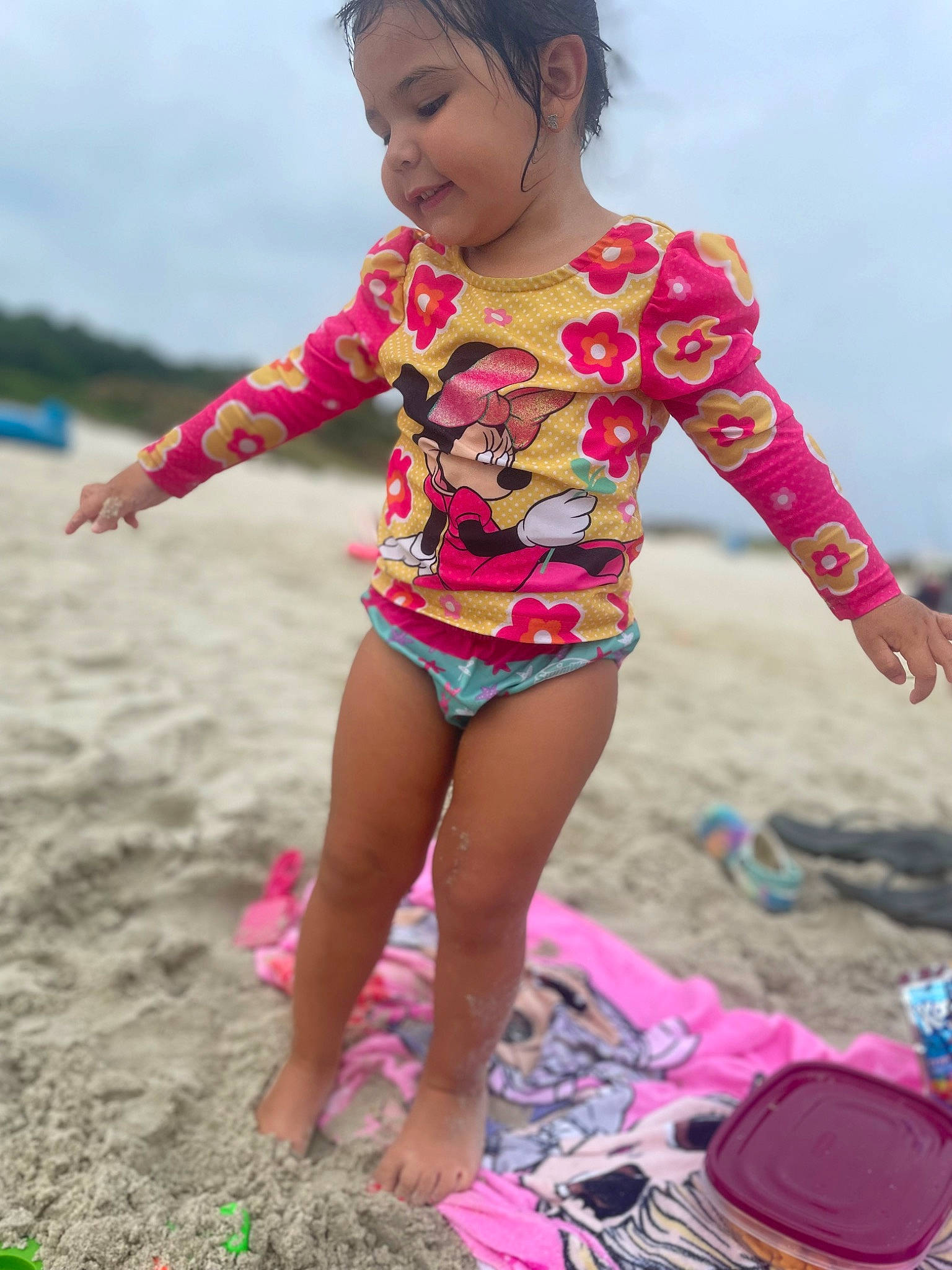 Yasmin is registered to the contest to win money with this photo: baby_toddler_clothing, barefoot, beach, fun, happy, leisure, magenta, people_in_nature, people_on_beach, person, photograph, pink, recreation, sand, shorts, sky, sleeve, summer, thigh, toddler