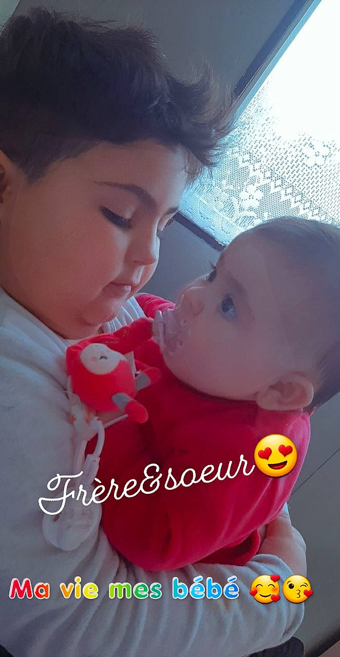 Loussyana a rejoint le concours — aidez-le/la à gagner de superbes lots ! baby, baby_toddler_clothing, beauty, cheek, child, drinkware, eyebrow, eyelash, finger, fun, happy, iris, lip, mouth, nose, person, pink, product, red, skin